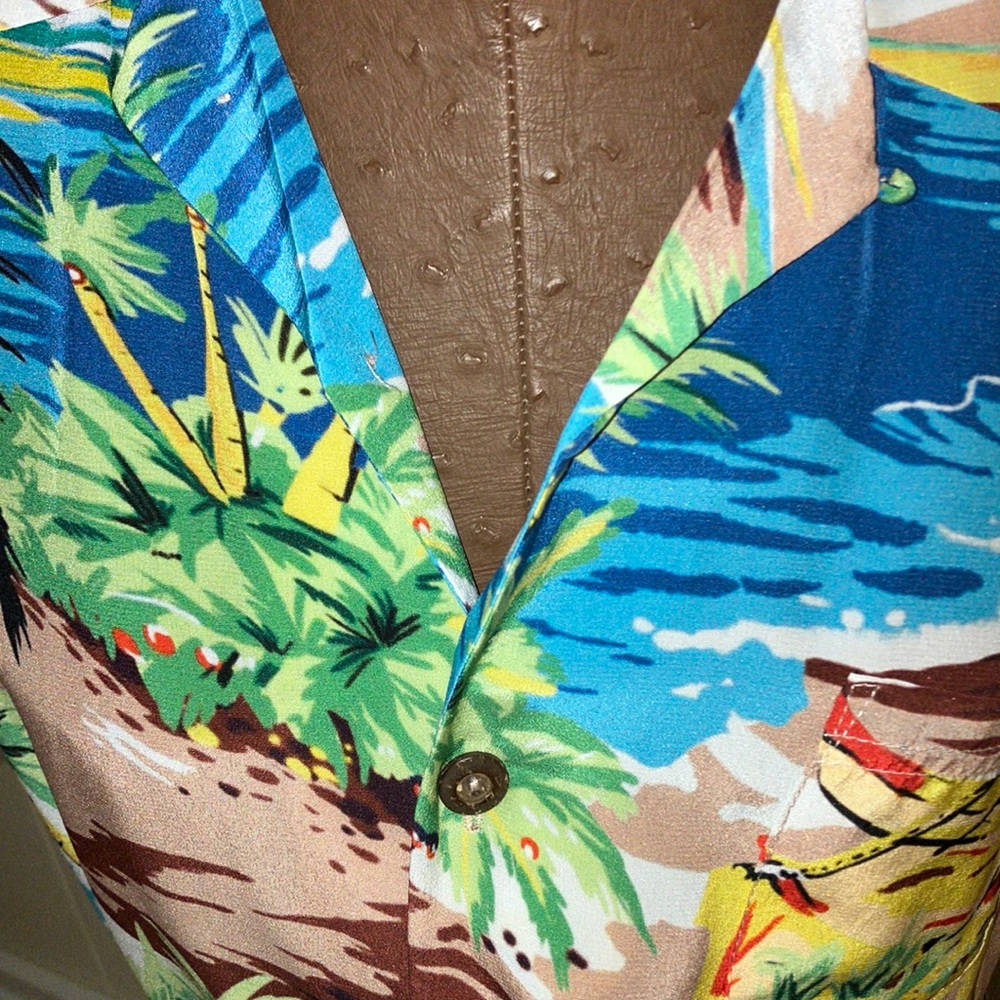 Vintage Aloha print lady’s cut. 100% silk. Avanti - Picture 3 of 4